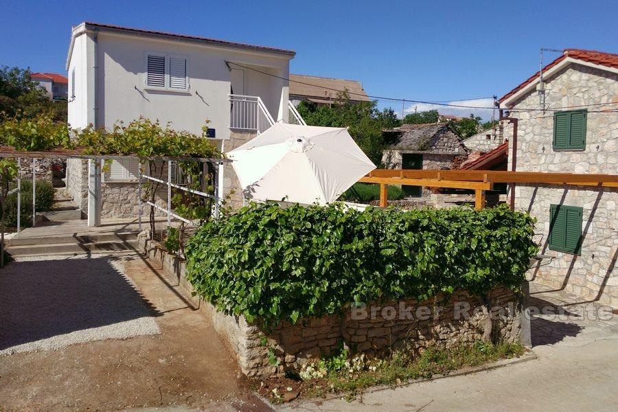 Hus / Villa, renovert hus i en liten landsby, for salg