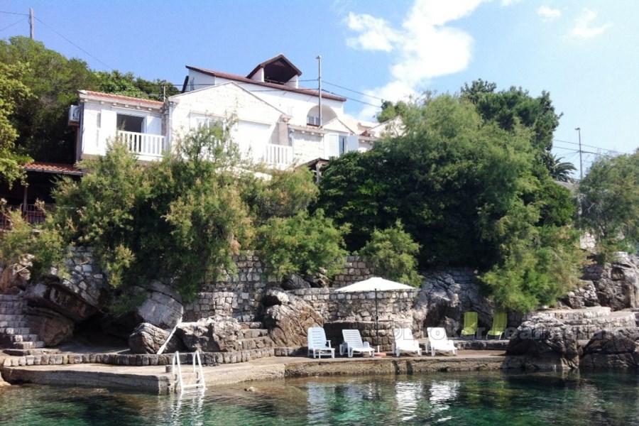 Villa på første rad til sjøen, nær Dubrovnik, for salg