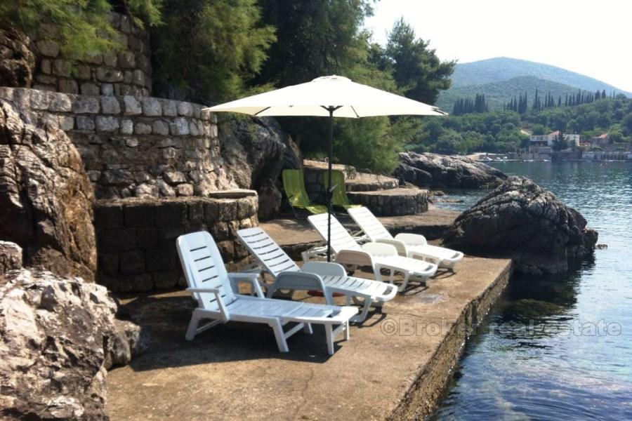 Villa på første rad til sjøen, nær Dubrovnik, for salg