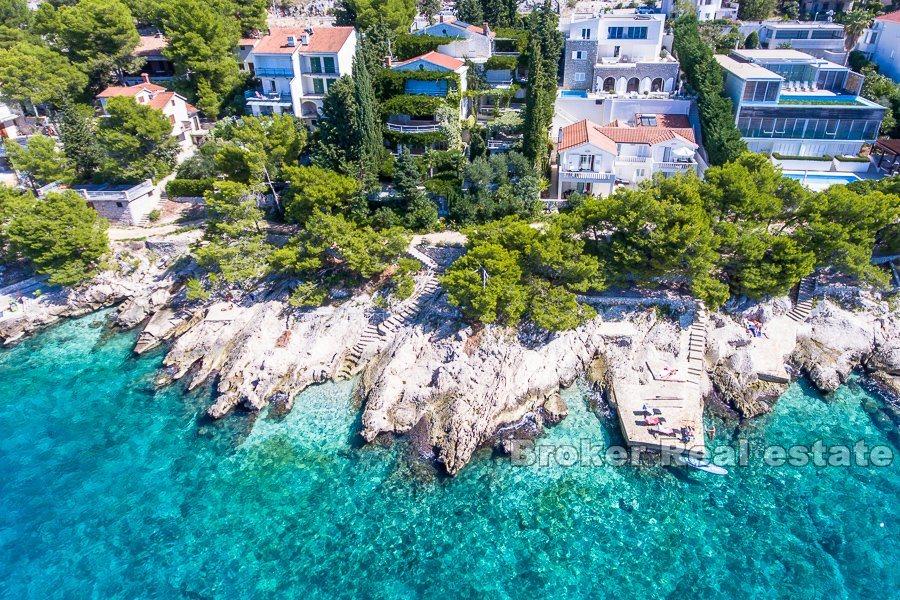 Lyxvilla, första raden mot havet