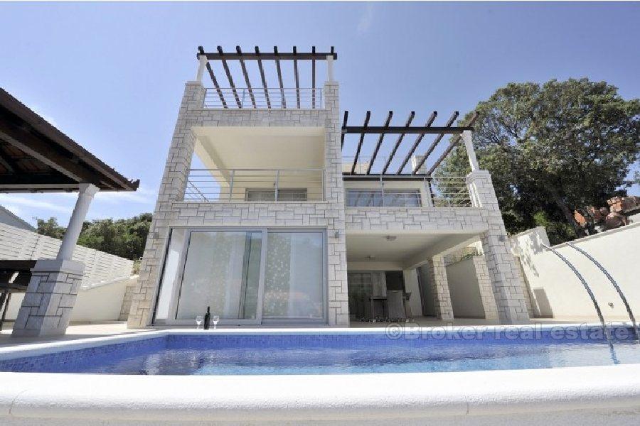 Casa / villa con piscina, fronte mare