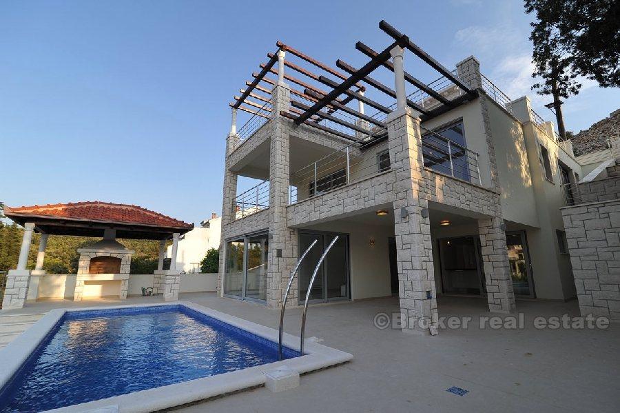 Casa / villa con piscina, fronte mare
