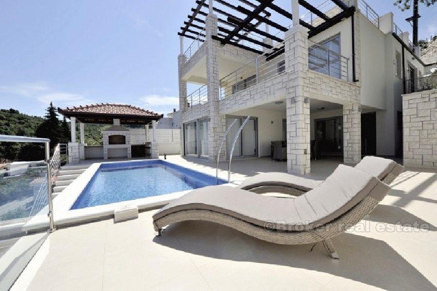 Casa / villa con piscina, fronte mare