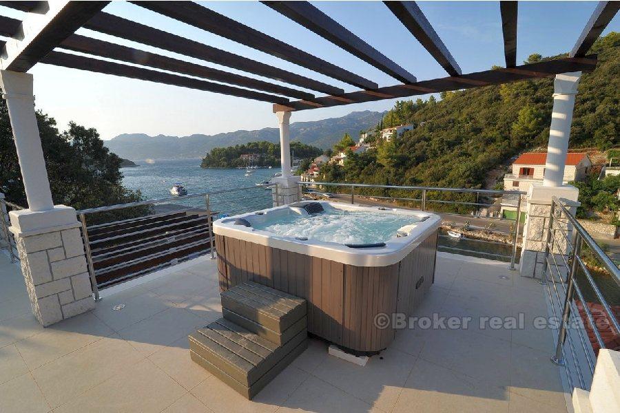Casa / villa con piscina, fronte mare