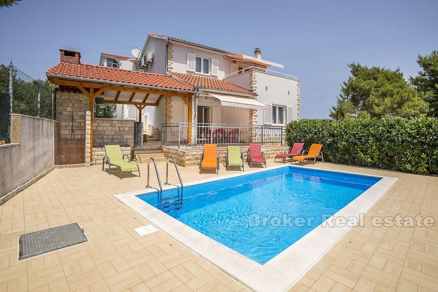 Schöne Villa mit Pool, zu verkaufen