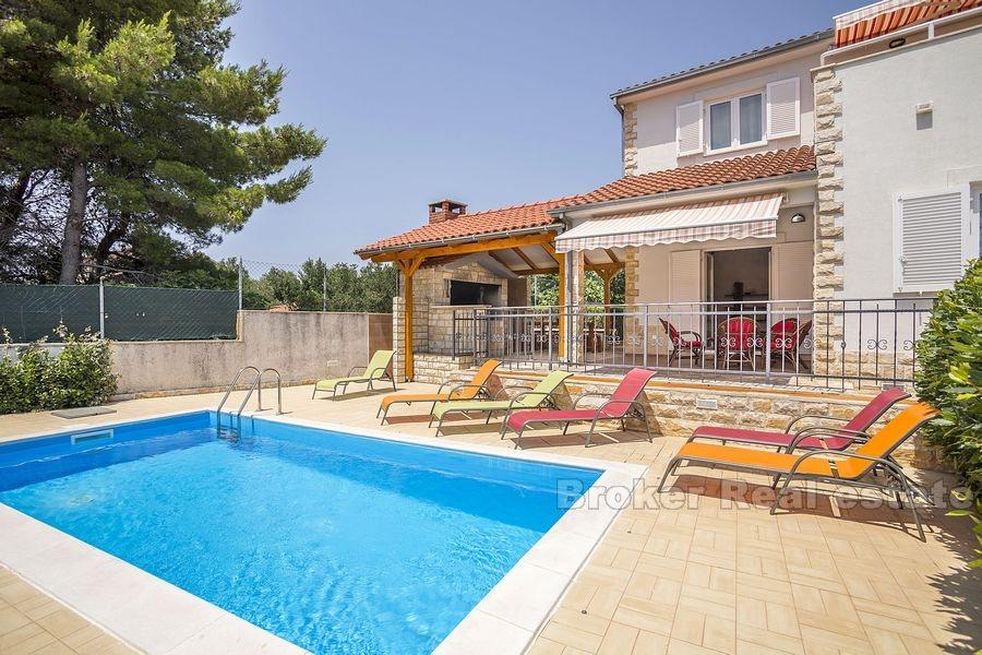Schöne Villa mit Pool, zu verkaufen