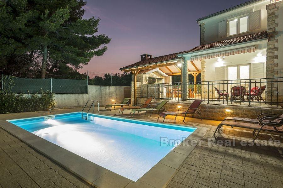 Schöne Villa mit Pool, zu verkaufen