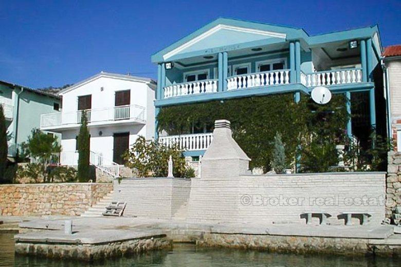 Casa / villa, prima fila al mare, con posto barca