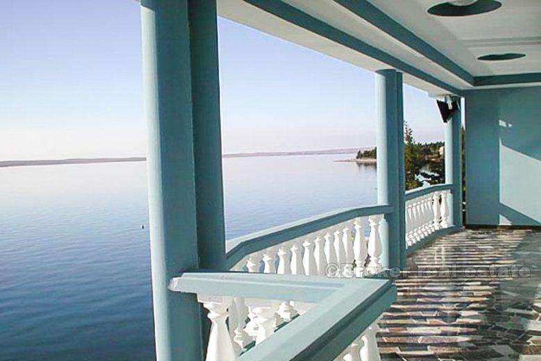 Casa / villa, prima fila al mare, con posto barca