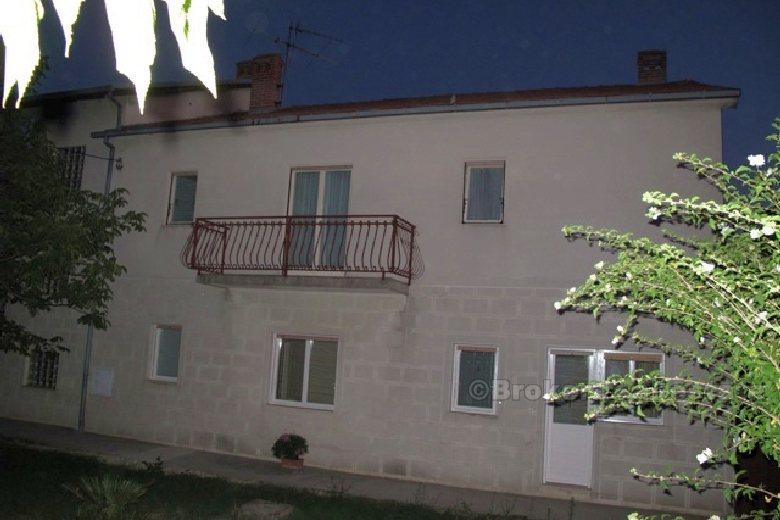 Haus in einem kleinen ruhigen Ort