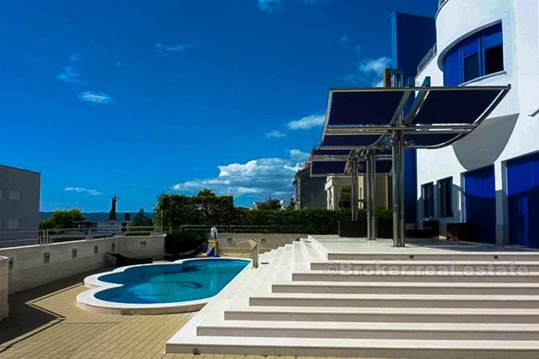 Moderne Villa mit Pool
