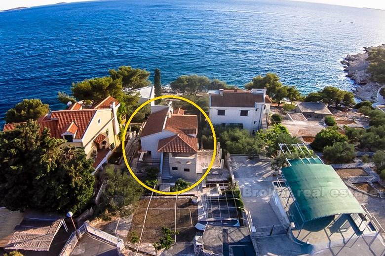 Kuća / vila, prvi red do mora