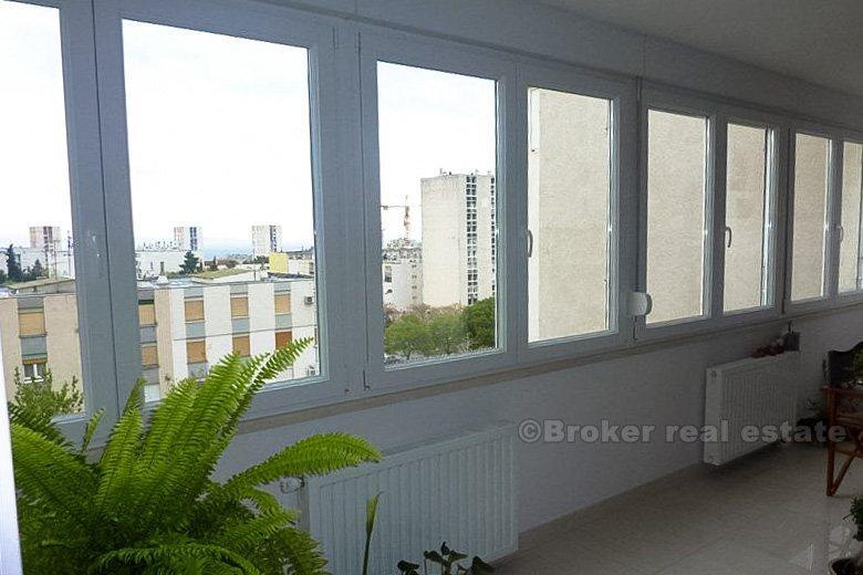 Leilighet i Split med en vakker utsikt over byen, et boligområde på 120m2, for salg