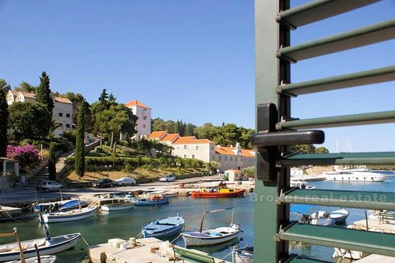 Maison / villa, jumelée, reconstruite, première rangée de la mer