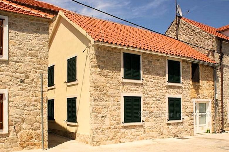 Maison / villa, jumelée, reconstruite, première rangée de la mer