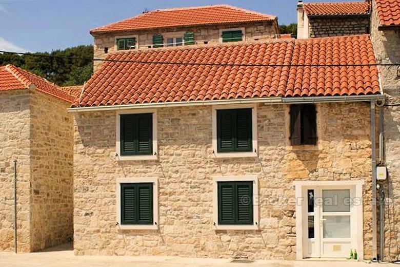 Maison / villa, jumelée, reconstruite, première rangée de la mer