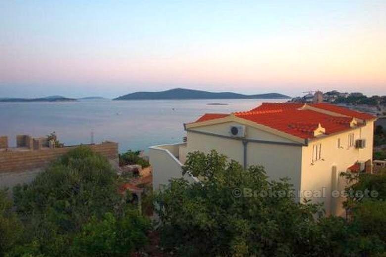 Samostojeća kuća s pogledom na more