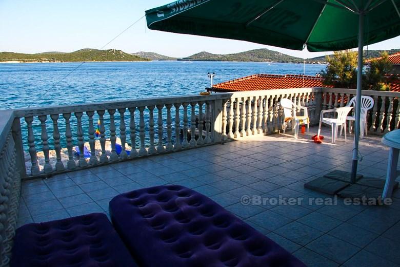 Maison / Villa première rangée de la mer avec sa propre plage