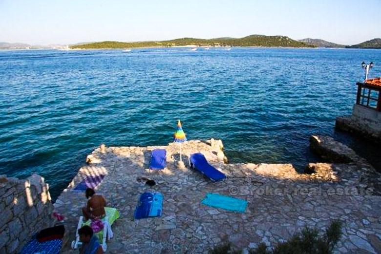 Maison / Villa première rangée de la mer avec sa propre plage