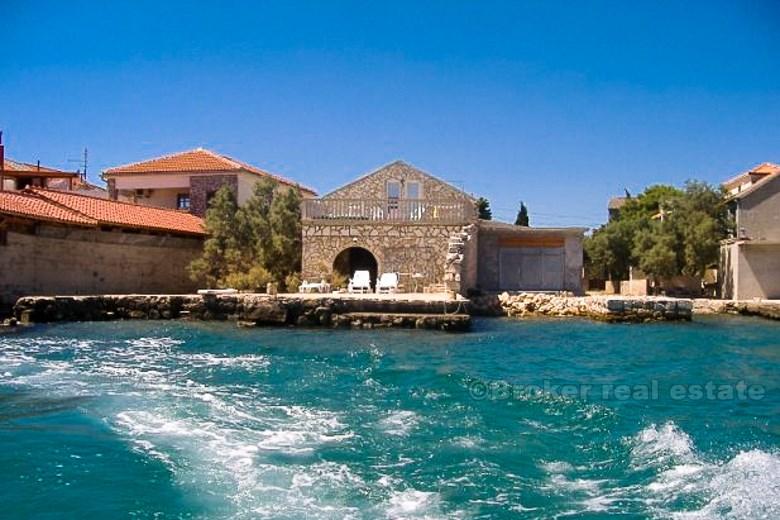 Maison / Villa première rangée de la mer avec sa propre plage