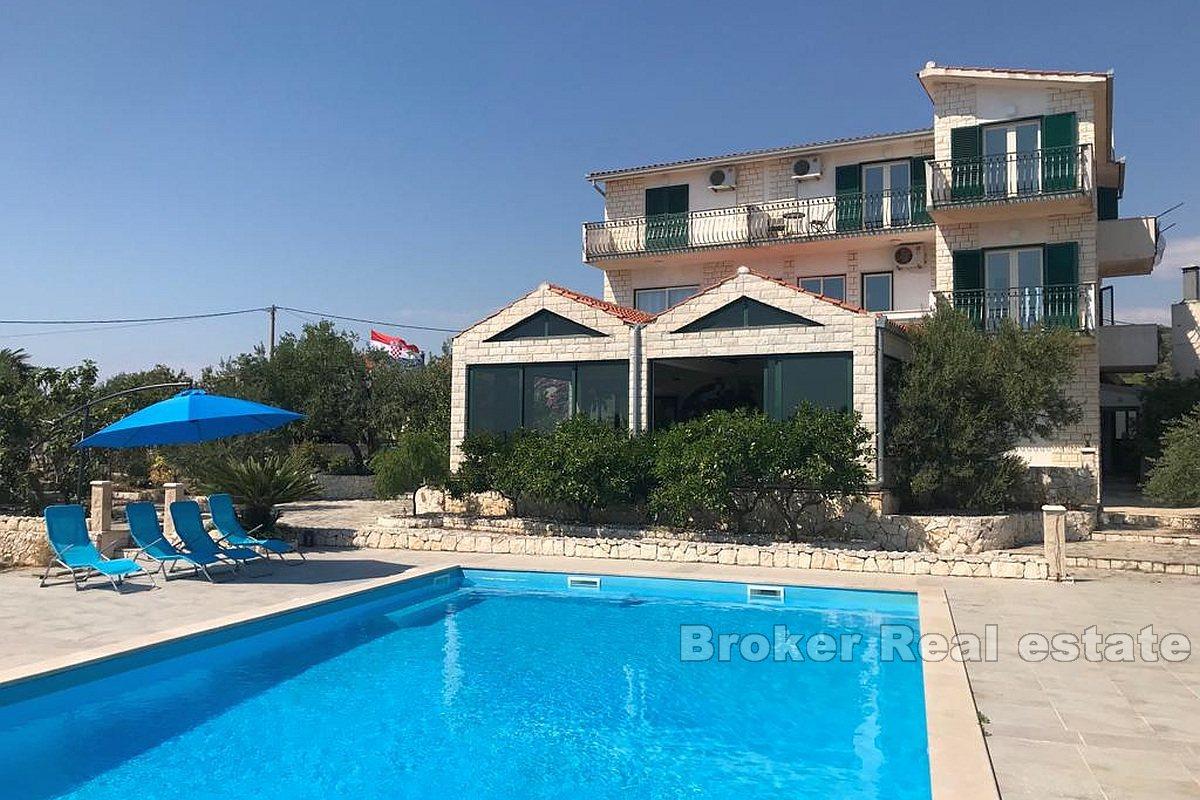 Haus mit Pool und Meerblick