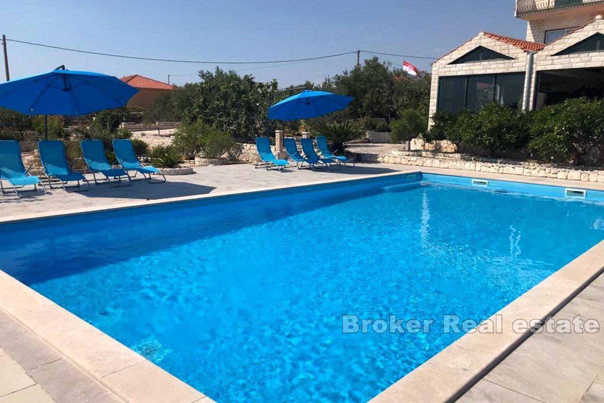 Haus mit Pool und Meerblick