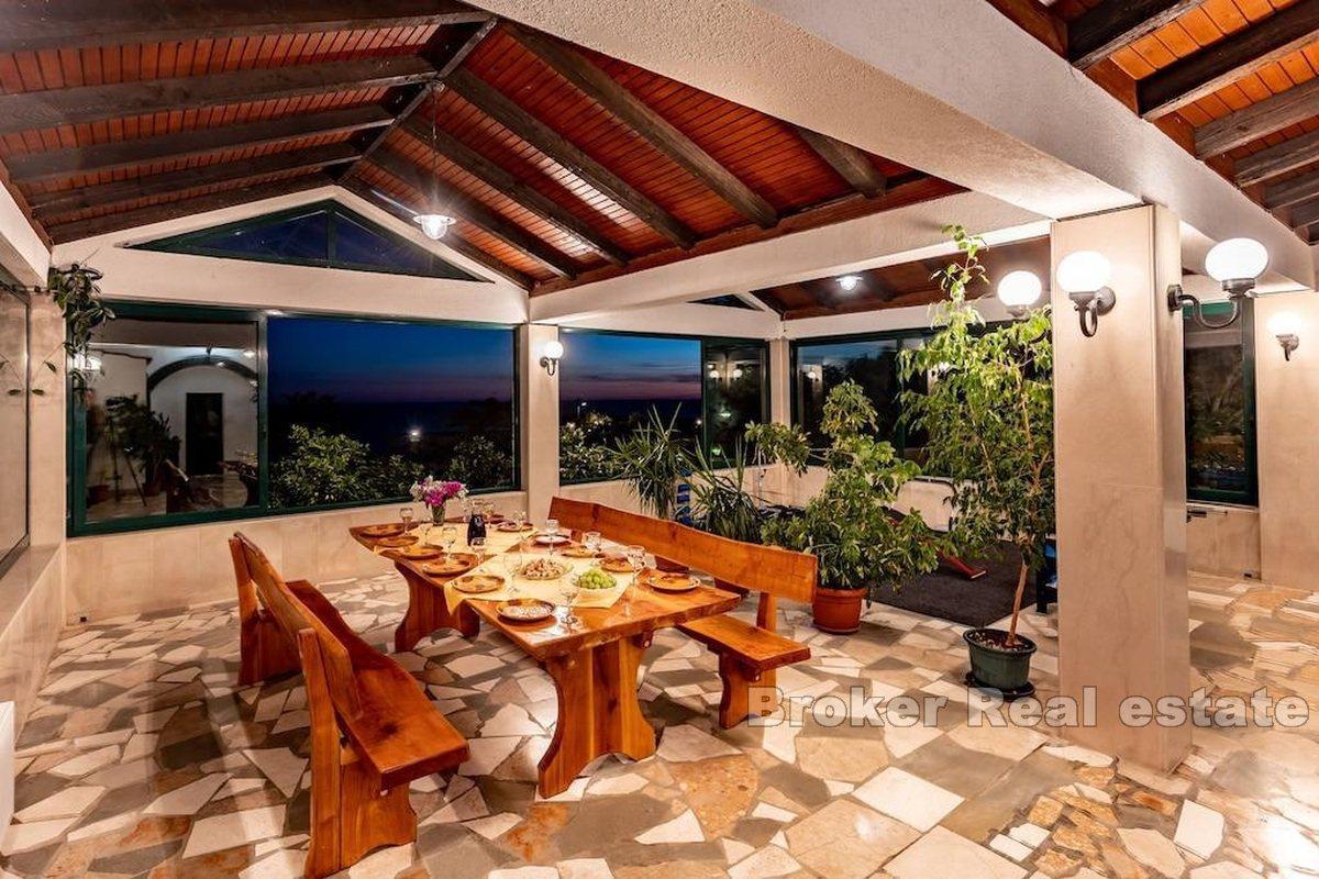Haus mit Pool und Meerblick