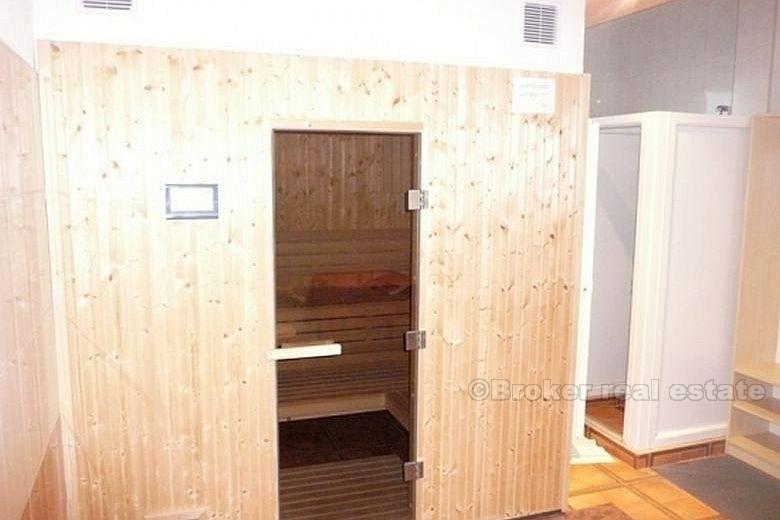 Hotel v centru města, s výhledem na moře, na prodej
