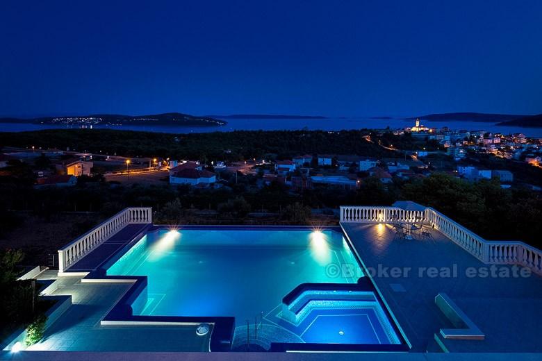 Maison / Villa, Villa de luxe avec deux piscines, à louer