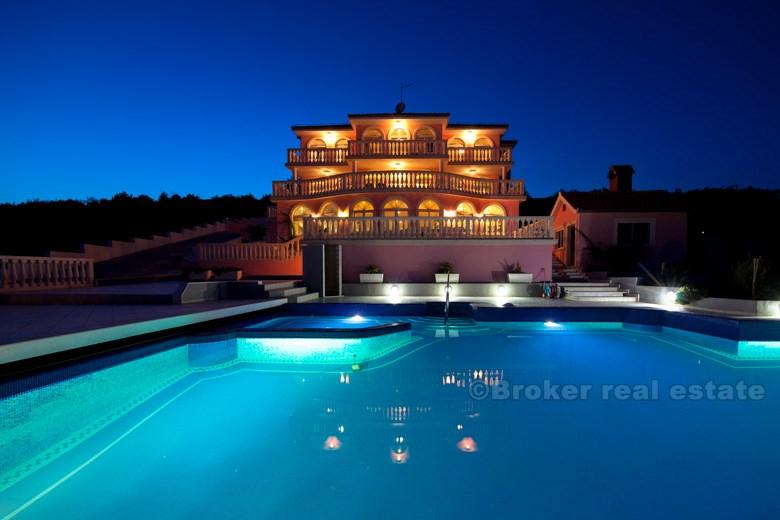 Maison / Villa, Villa de luxe avec deux piscines, à louer