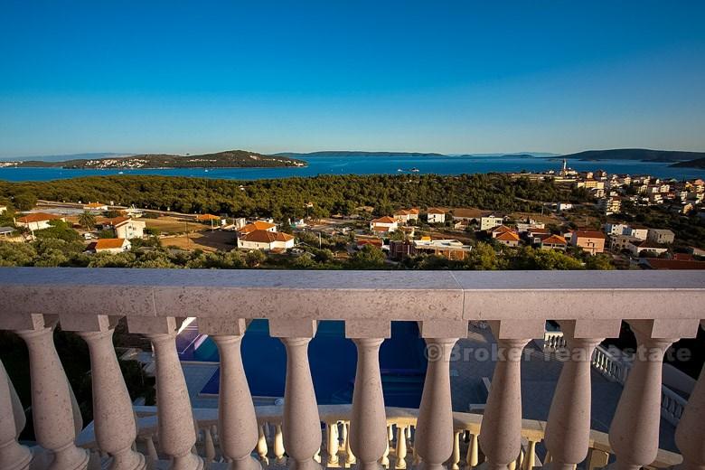 Maison / Villa, Villa de luxe avec deux piscines, à louer