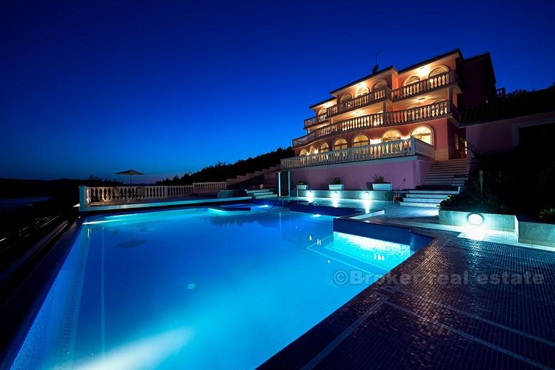 Maison / Villa, Villa de luxe avec deux piscines, à louer