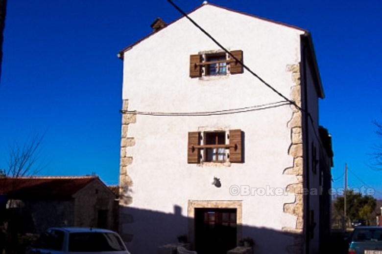 Maison / Villa sur trois étages, à vendre