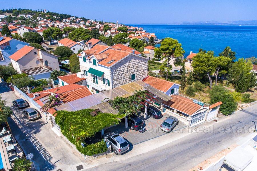 Hôtel, Maison / Villa avec neuf appartements donnant sur la mer, à vendre