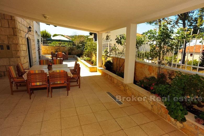 Hotel, Dům / Vila s devíti apartmány s výhledem na moře, na prodej