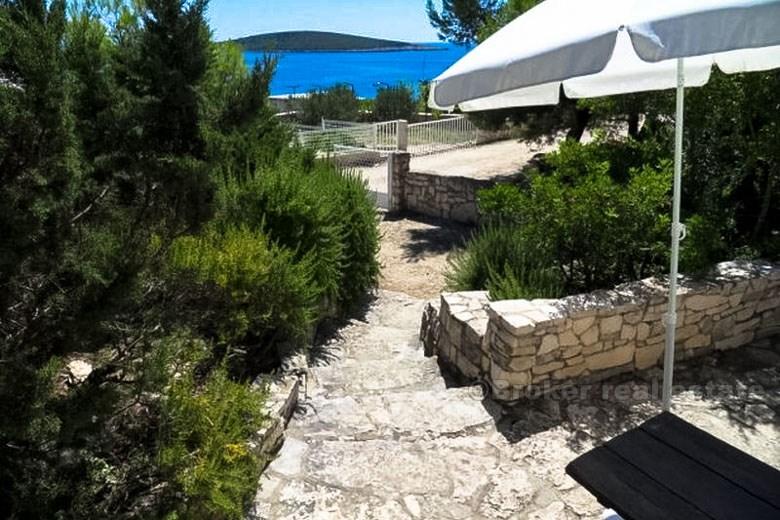 Romantisk en-etasjers hus i Rukavac bay, til salgs