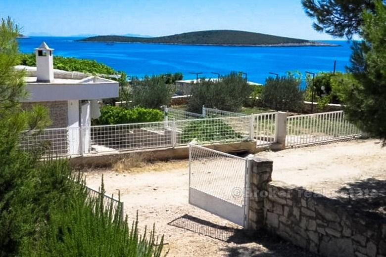 Romantisk en-etasjers hus i Rukavac bay, til salgs