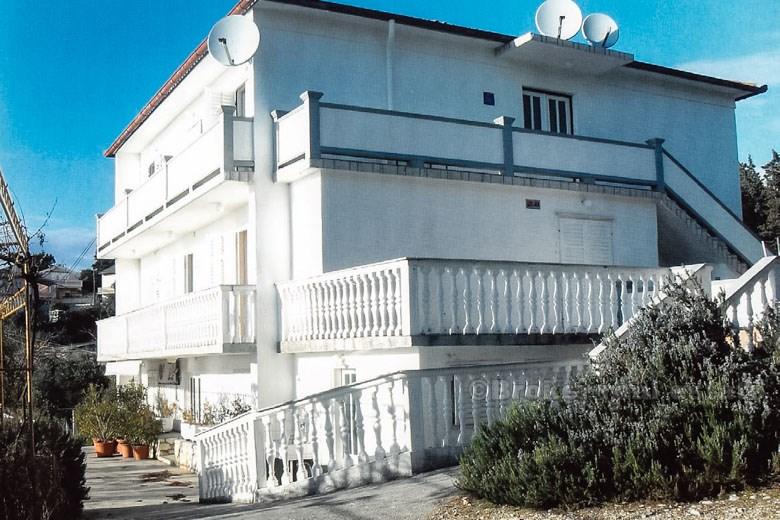 Hus / Villa med vakker hage og havutsikt, til salgs