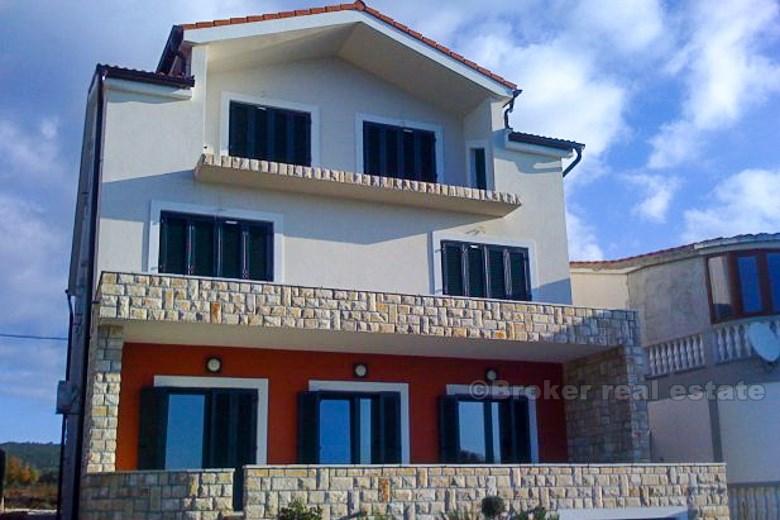 Maison / villa, première rangée de la mer