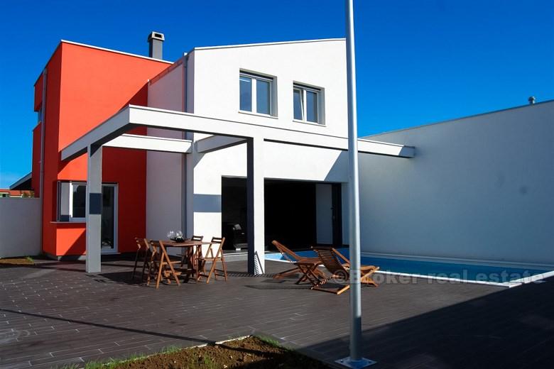 Ekskluzivna novoizgrađena vila s bazenom, za najam