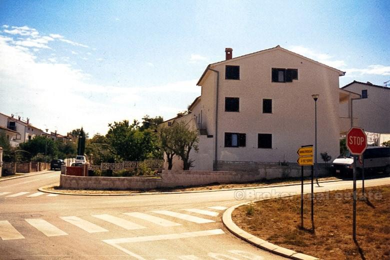 Maison mitoyenne, située dans un quartier calme, à vendre