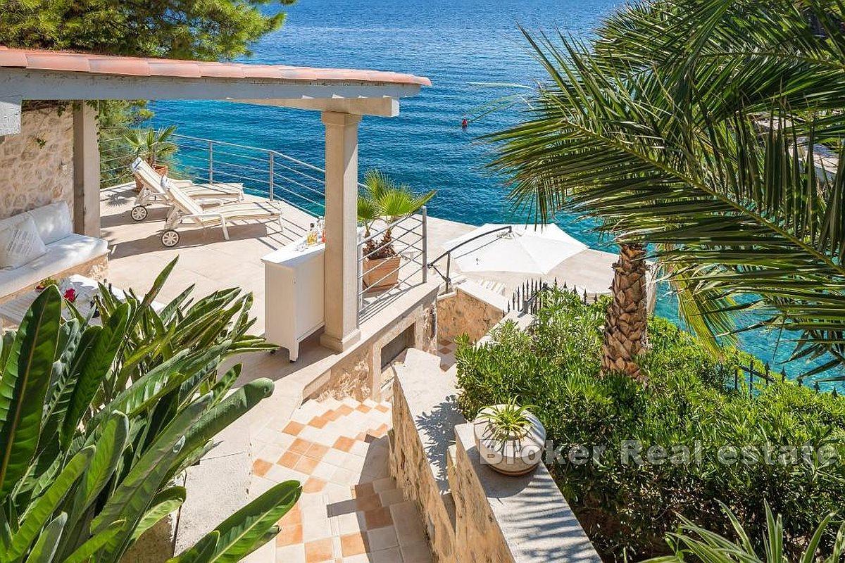 Hus / Villa i en vik med privat strand, uthyres