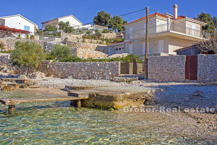 Belle maison de vacances, première rangée de la mer