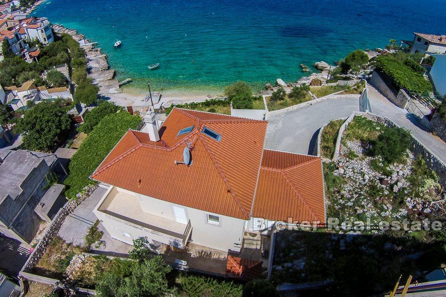 Belle maison de vacances, première rangée de la mer