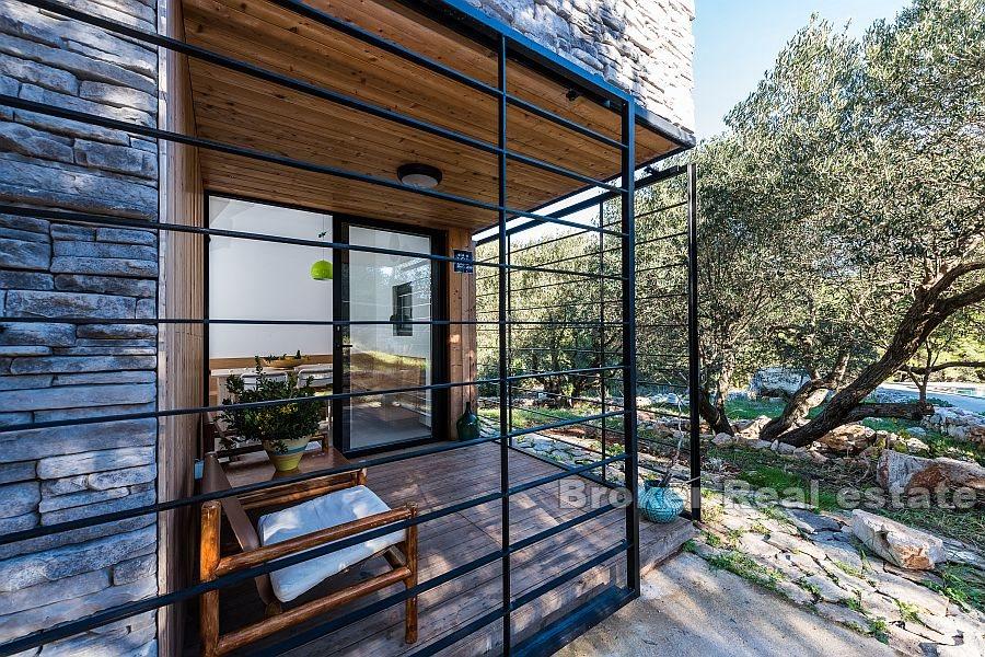 Casa con piscina e vista mare