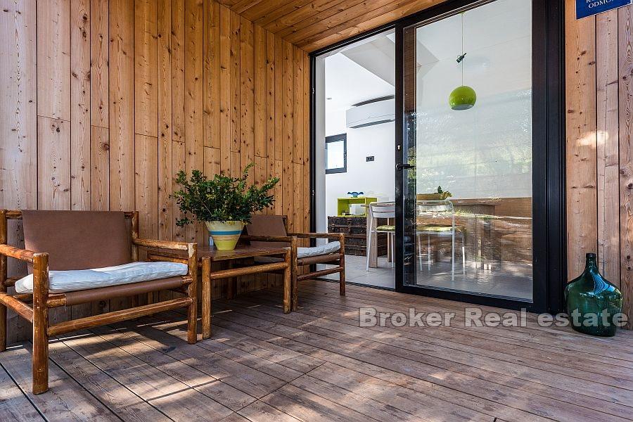 Casa con piscina e vista mare