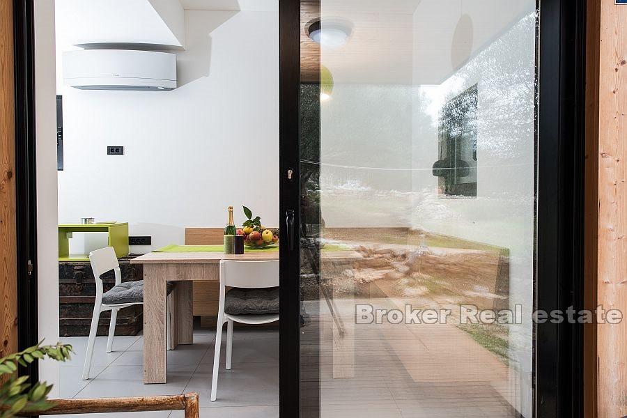 Casa con piscina e vista mare