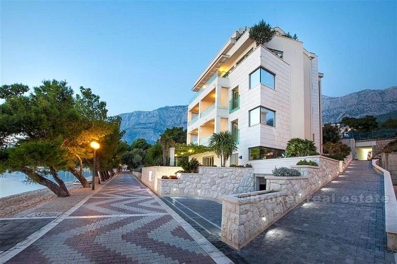 Belle penthouse, première rangée à la mer