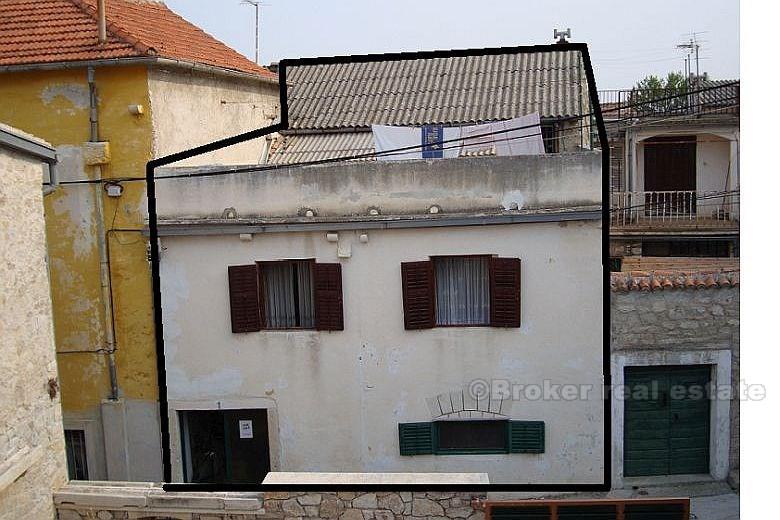 Hus / Villa bygget i tradisjonell dalmatisk stil, til salgs