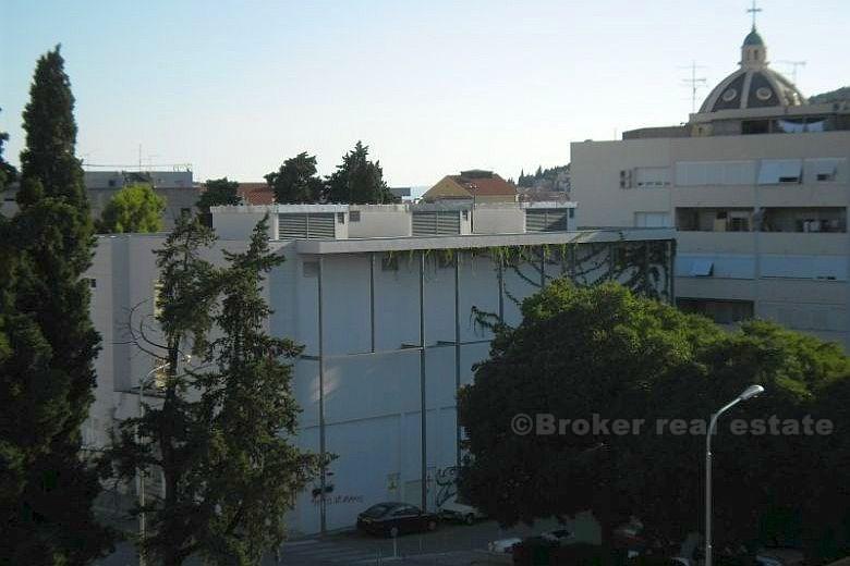 Duplex-Penthouse mit hochwertigen Materialien